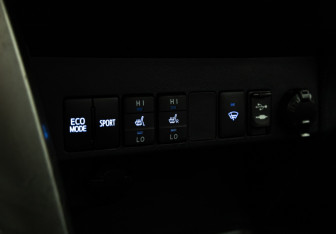 Подержанный автомобиль Toyota RAV4 2013 года (15 фото)