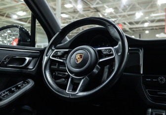 Подержанный автомобиль Porsche Macan 2020 года (16 фото)