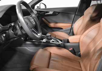 Подержанный автомобиль Audi A4 Sedan 2020 года (10 фото)