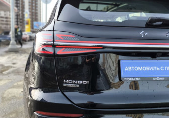 Подержанный автомобиль Hongqi HS5 2024 года (8 фото)