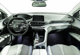 Подержанный автомобиль Peugeot 5008 Suv 2018 года (13 фото)