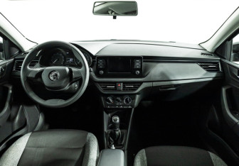 Подержанный автомобиль Skoda Rapid Liftback 2020 года (13 фото)