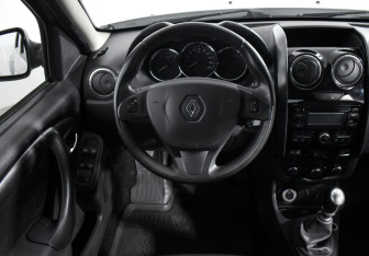 Подержанный автомобиль Renault Duster 2016 года (15 фото)