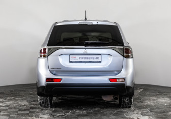 Подержанный автомобиль Mitsubishi Outlander 2013 года (6 фото)