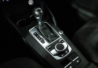 Подержанный автомобиль Audi A3 Hatchback 2016 года (15 фото)