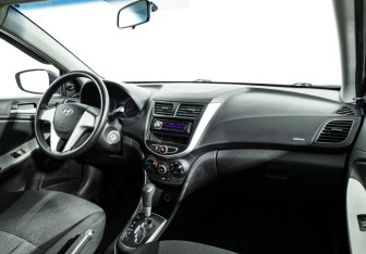 Подержанный автомобиль Hyundai Solaris Hatchback 2012 года (9 фото)