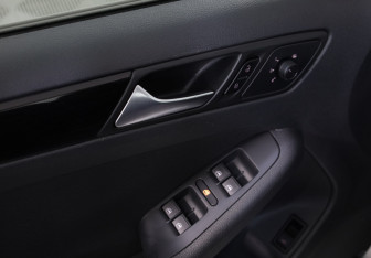 Подержанный автомобиль Volkswagen Jetta Sedan 2018 года (21 фото)