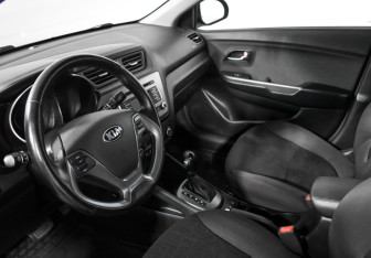 Подержанный автомобиль Kia Rio Hatchback 2016 года (9 фото)