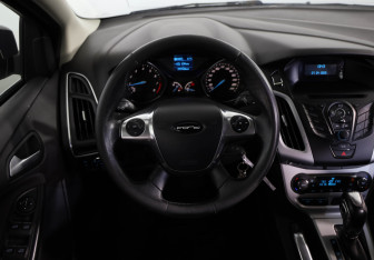 Подержанный автомобиль Ford Focus Hatchback 2013 года (18 фото)
