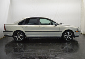 Подержанный автомобиль Volvo S80 2000 года (4 фото)