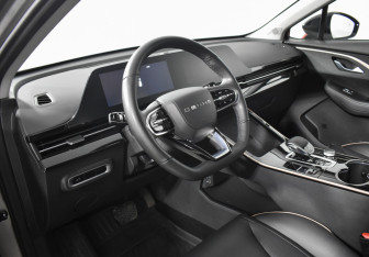 Подержанный автомобиль Omoda C5 2023 года (9 фото)
