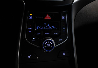 Подержанный автомобиль Hyundai Elantra Sedan 2015 года (14 фото)