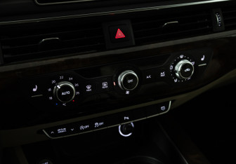 Подержанный автомобиль Audi A4 Sedan 2017 года (18 фото)