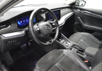 Подержанный автомобиль Skoda Octavia Liftback 2020 года (10 фото)