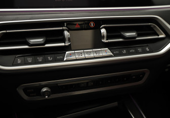 Подержанный автомобиль BMW X7 2020 года (18 фото)
