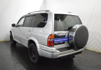 Подержанный автомобиль Suzuki Grand Vitara 2002 года (7 фото)