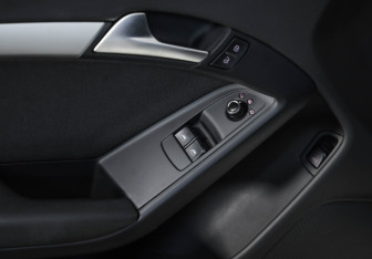 Подержанный автомобиль Audi A5 Coupe 2010 года (17 фото)