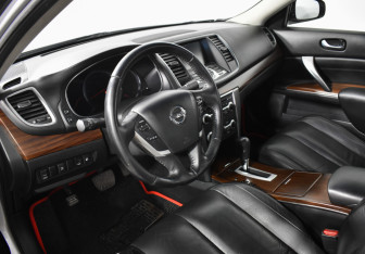 Подержанный автомобиль Nissan Teana 2010 года (9 фото)