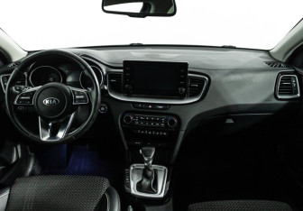 Подержанный автомобиль Kia Ceed Wagon 2021 года (13 фото)