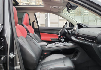 Подержанный автомобиль Changan UNI-S 2024 года (17 фото)