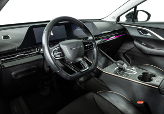 Подержанный автомобиль Omoda C5 2024 года (11 фото)