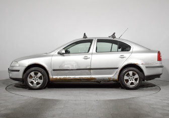 Подержанный автомобиль Skoda Octavia Liftback 2007 года (8 фото)