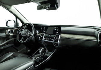 Подержанный автомобиль Kia Sorento 2023 года (9 фото)