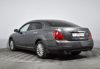 Подержанный автомобиль Nissan Teana 2006 года (7 фото)