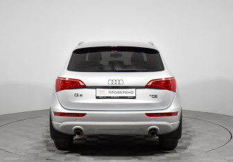 Подержанный автомобиль Audi Q5 2012 года (6 фото)