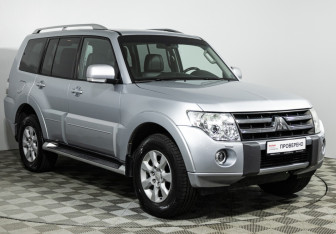 Подержанный автомобиль Mitsubishi Pajero 2010 года (3 фото)