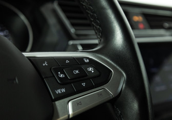 Подержанный автомобиль Volkswagen Tiguan 2022 года (18 фото)