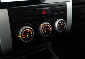 Подержанный автомобиль Nissan X-Trail 2013 года (16 фото)