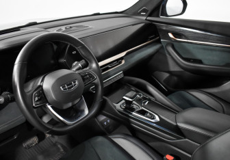 Подержанный автомобиль Geely Monjaro 2023 года (6 фото)