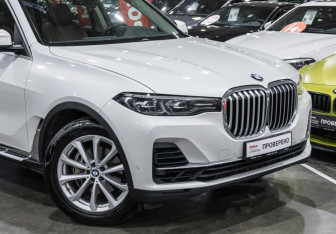 Подержанный автомобиль BMW X7 2020 года (5 фото)