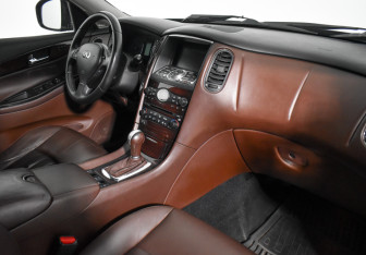 Подержанный автомобиль Infiniti EX 2008 года (12 фото)