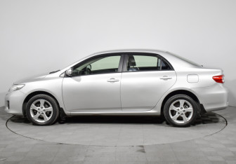 Подержанный автомобиль Toyota Corolla Sedan 2012 года (8 фото)