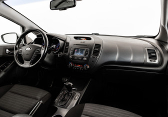 Подержанный автомобиль Kia Cerato Sedan 2015 года (9 фото)