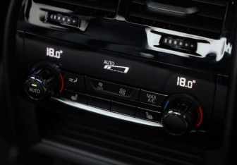 Подержанный автомобиль BMW M5 Sedan 2022 года (37 фото)