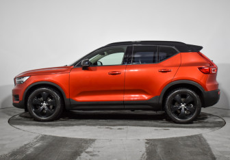 Подержанный автомобиль Volvo XC40 2018 года (8 фото)