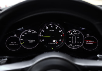 Подержанный автомобиль Porsche Cayenne 2019 года (14 фото)