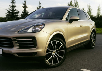 Подержанный автомобиль Porsche Cayenne 2018 года (2 фото)