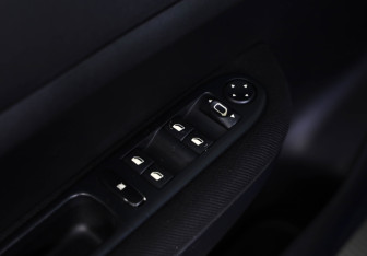 Подержанный автомобиль Peugeot 307 Hatchback 2007 года (16 фото)