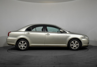 Подержанный автомобиль Toyota Avensis Sedan 2006 года (4 фото)