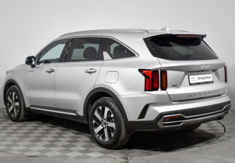 Подержанный автомобиль Kia Sorento 2022 года (7 фото)