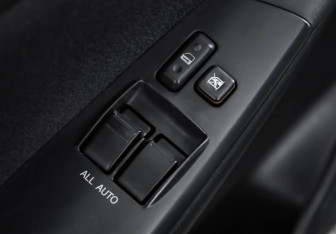 Подержанный автомобиль Toyota Corolla Sedan 2006 года (18 фото)