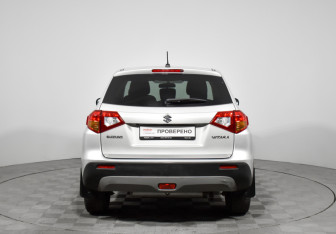 Подержанный автомобиль Suzuki Vitara 2015 года (6 фото)