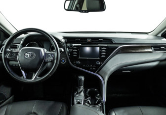 Подержанный автомобиль Toyota Camry Sedan 2018 года (12 фото)