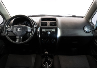 Подержанный автомобиль Suzuki SX4 Sedan 2007 года (10 фото)