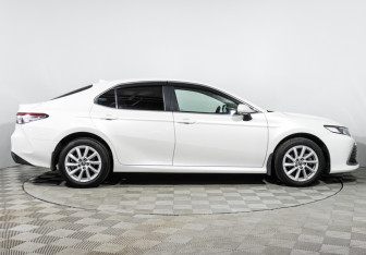 Подержанный автомобиль Toyota Camry Sedan 2022 года (4 фото)