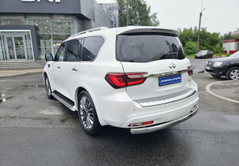 Подержанный автомобиль Infiniti QX80 2018 года (6 фото)